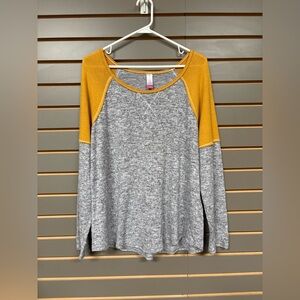 Gray and Mustard Women's Top, size XXL